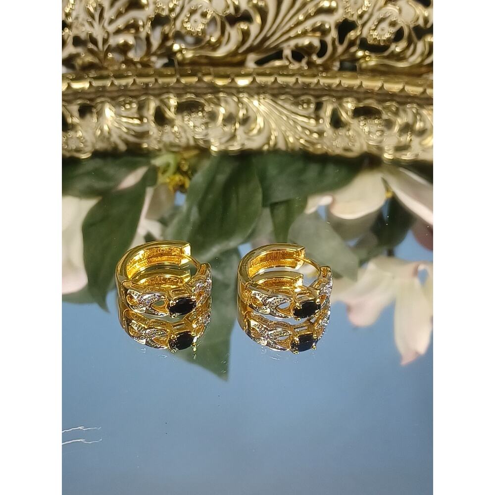 Gold Toned Oval Black Stones Round Hoop Peirced Earrings Modern Beautiful Fun - Picture 2 of 6